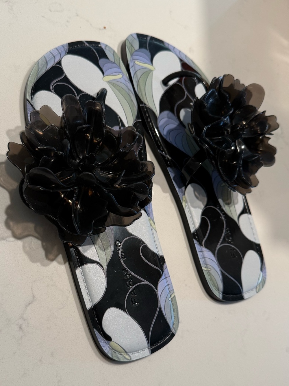 Farm Rio Black & White Flower Jelly Flat Sandals Size 8/9